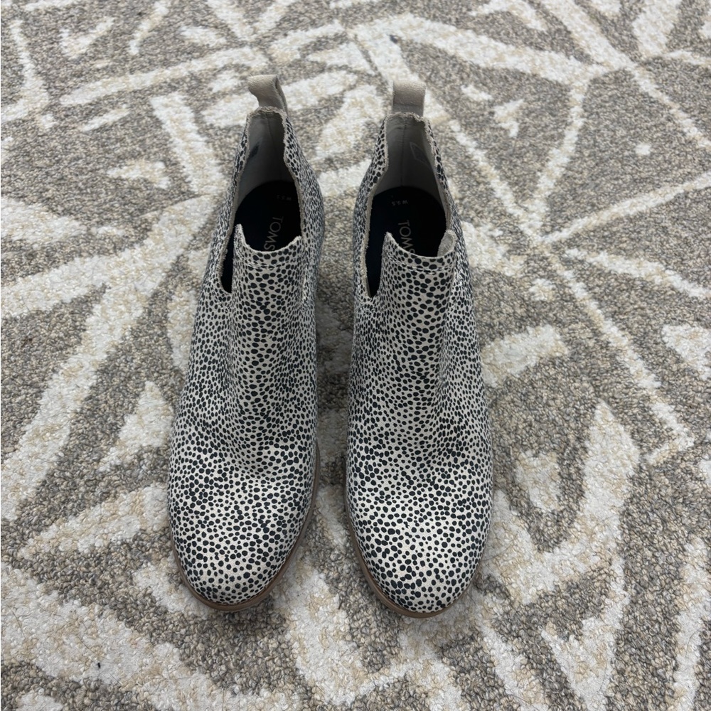 Tom’s Grey and white leopard print ankle boots 
#leopardprint
#heels
#workshoes